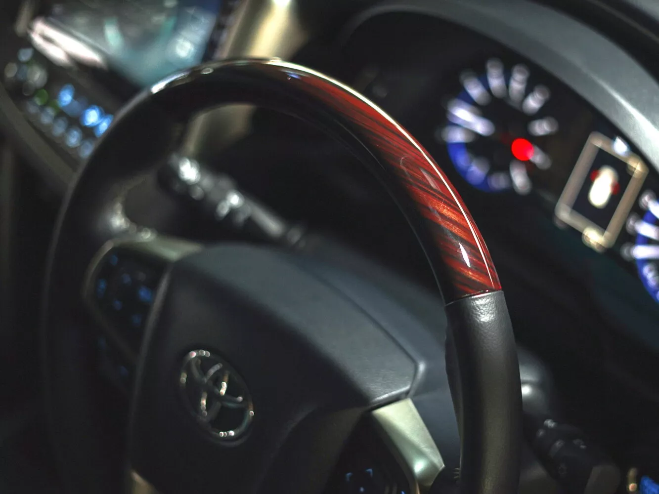 Фото рулевого колеса Toyota Innova  II 2015 -  2024 
                                            