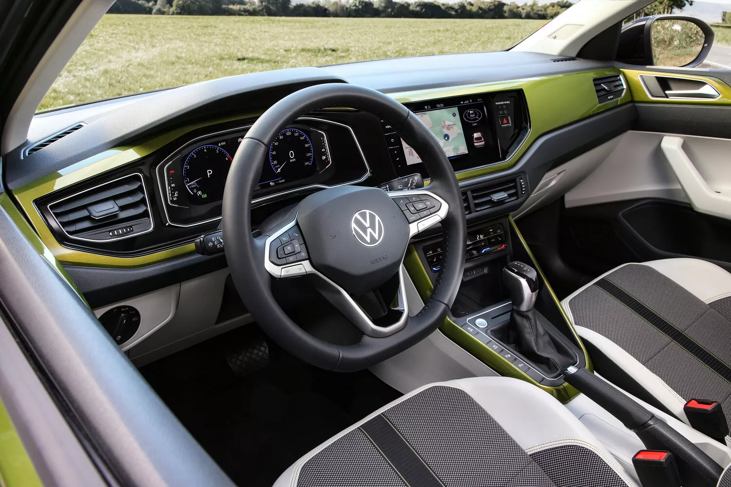 Фото места водителя Volkswagen Taigo   2021 -  2024 
                                            