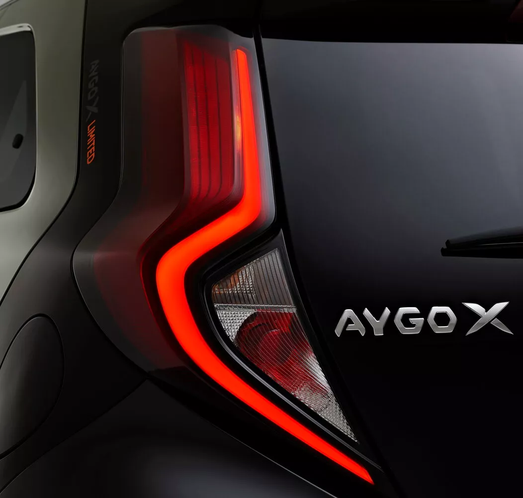 Фото задних фонорей Toyota Aygo X   2021 -  2024 
                                            