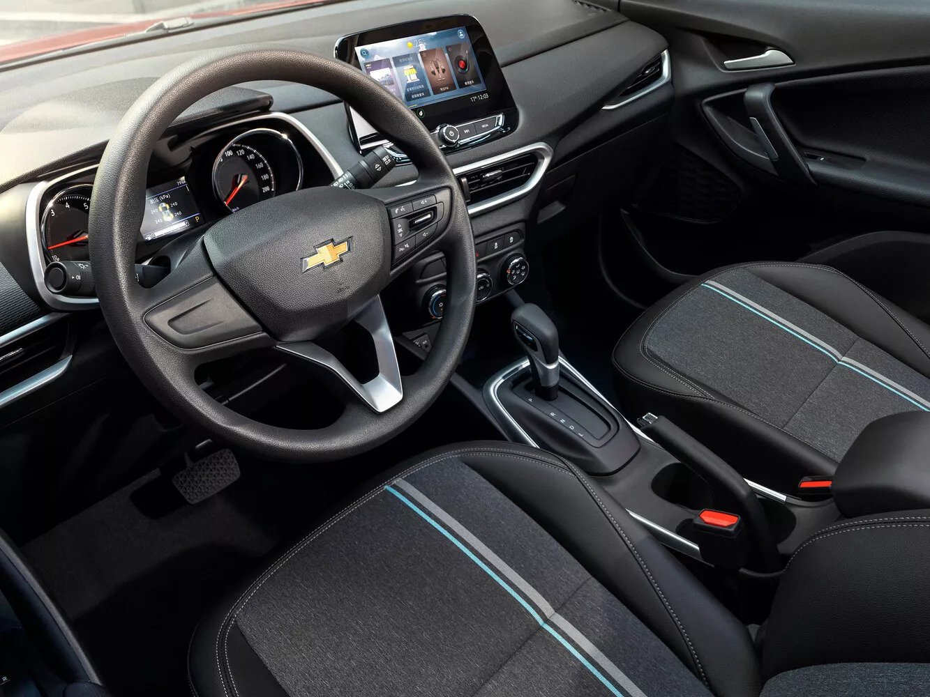 Фото салона спереди Chevrolet Tracker  IV 2019 -  2024 
                                            