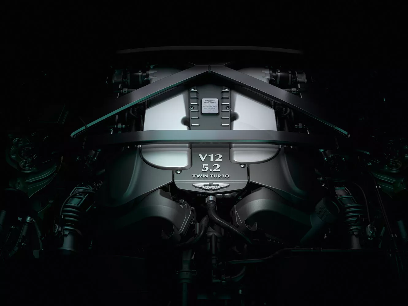 Фото интерьера Aston Martin V12 Vantage  II 2020 -  2024 
                                            