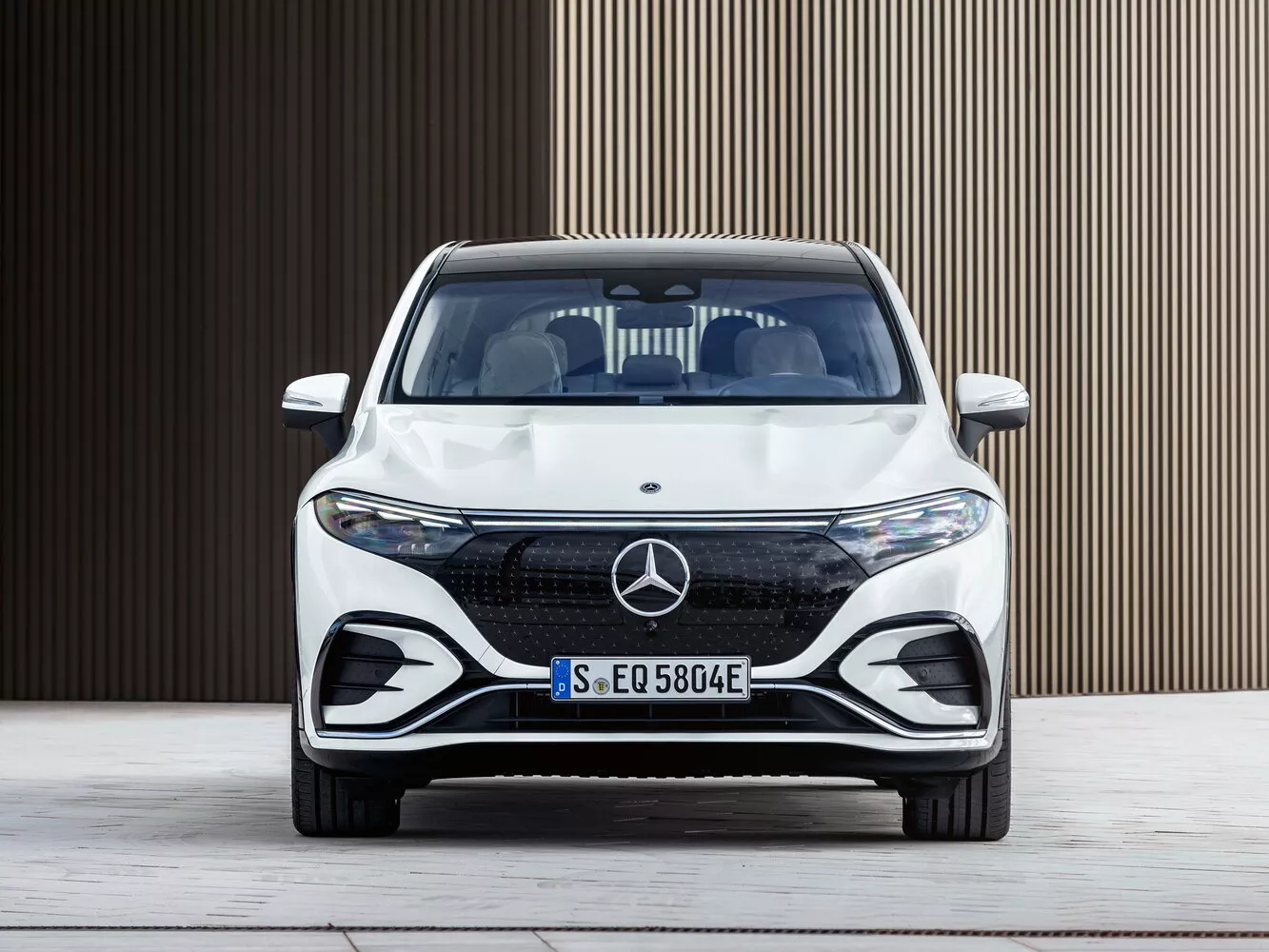 Фото спереди Mercedes-Benz EQS SUV   2022 -  2024 
                                            