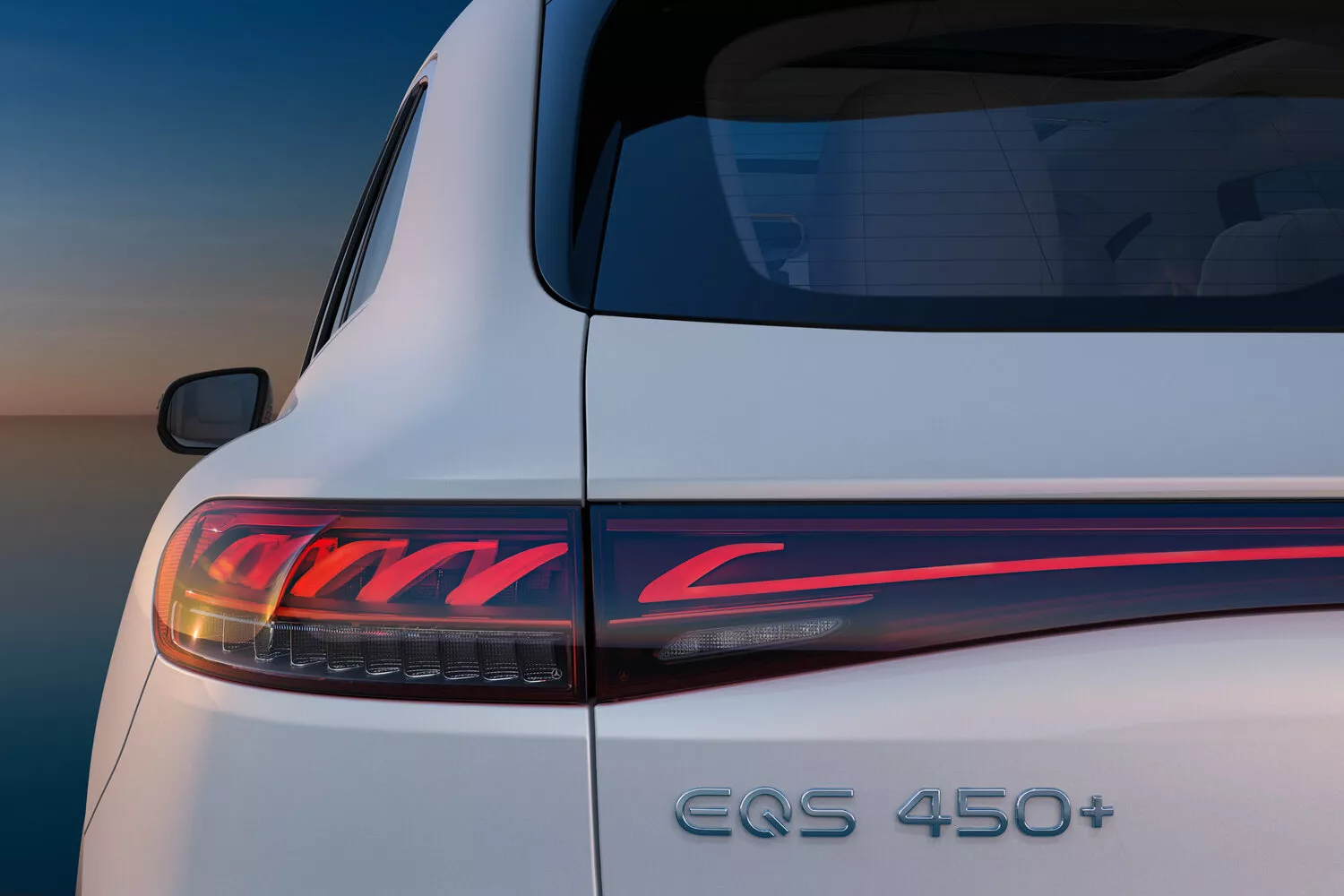 Фото задних фонорей Mercedes-Benz EQS SUV   2022 -  2024 
                                            