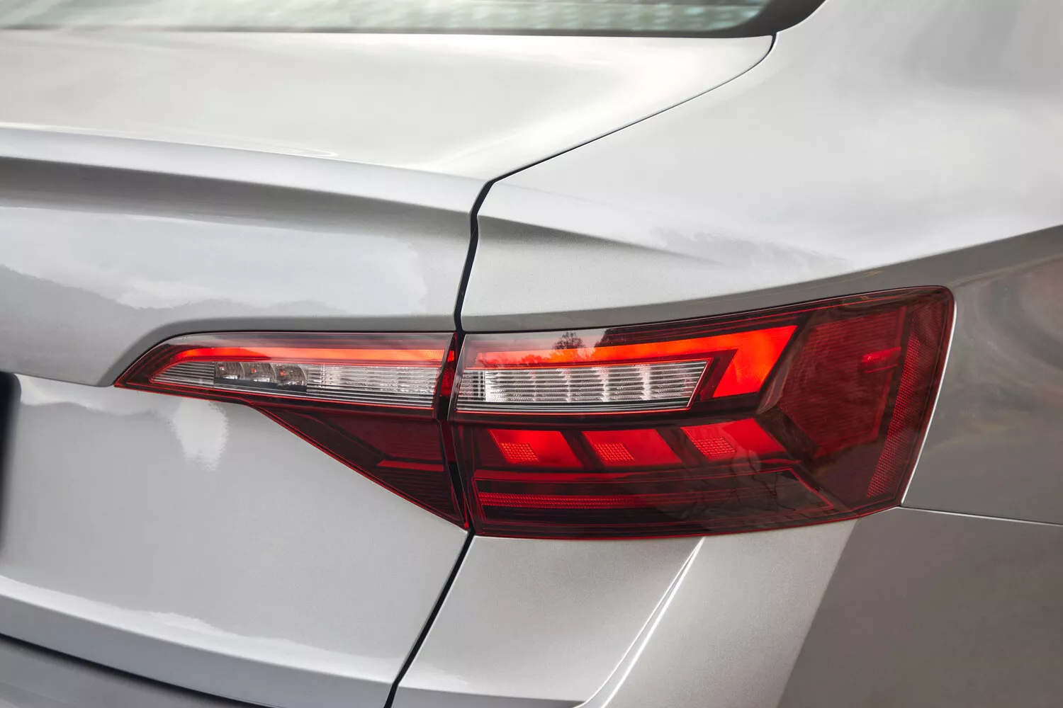 Фото задних фонорей Volkswagen Jetta  VII Рестайлинг 2021 -  2024 
                                            