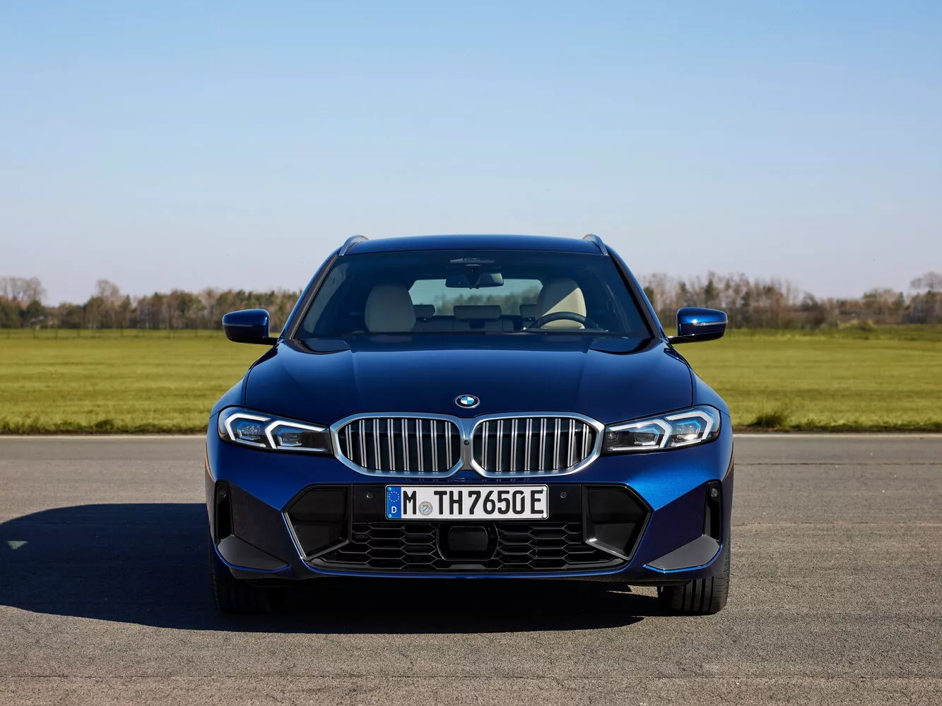 Фото спереди BMW 3 серии  VII (G2x) Рестайлинг 2022 -  2024 
                                            
