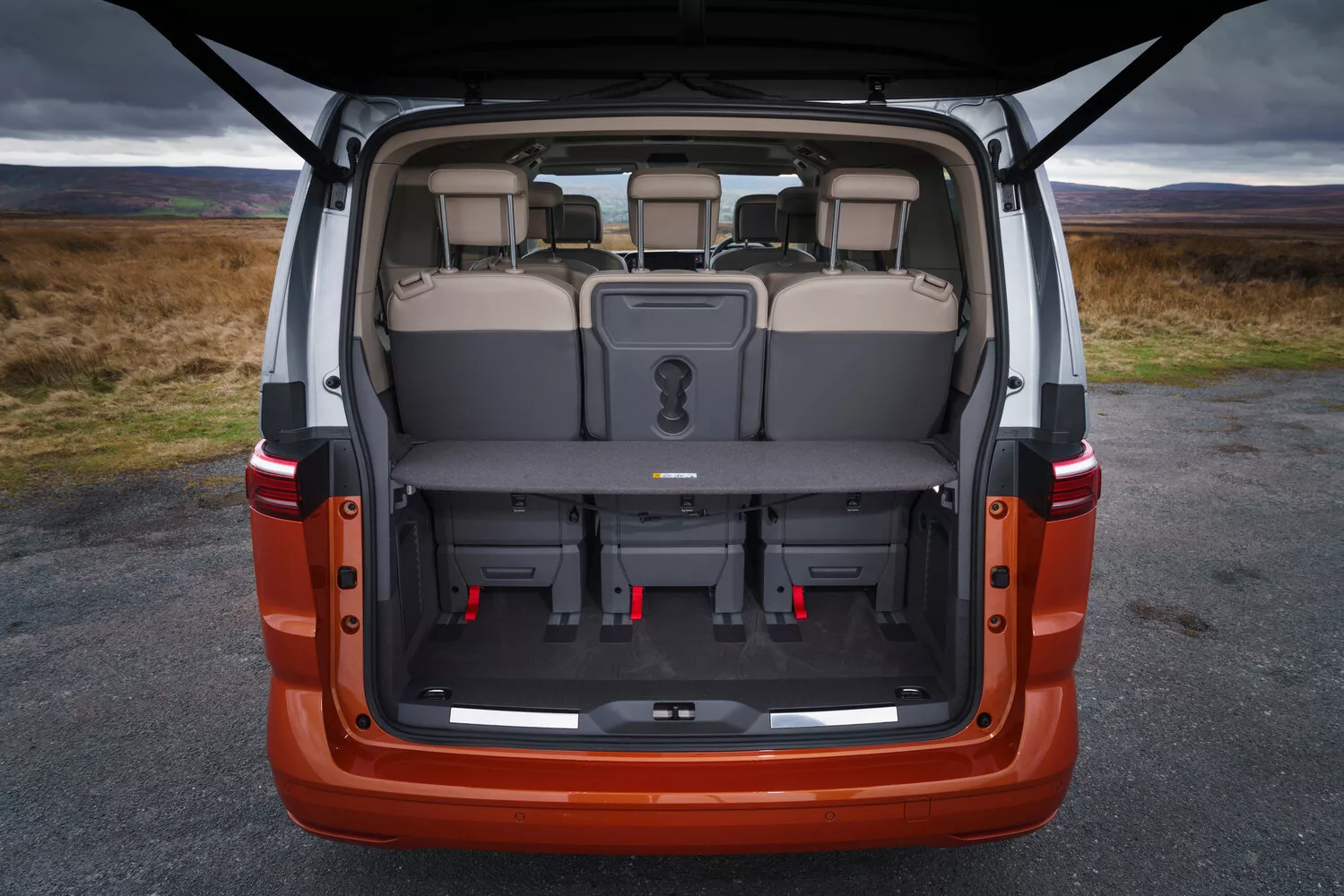 Фото багажника Volkswagen Multivan  T7 2021 -  2024 
                                            