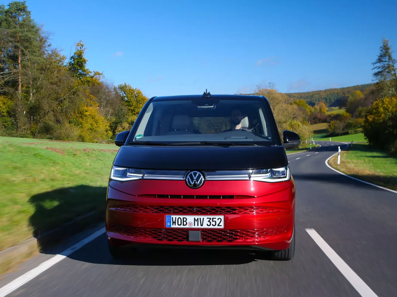 Фото спереди Volkswagen Multivan Long T7 2021 -  2024 
                                            