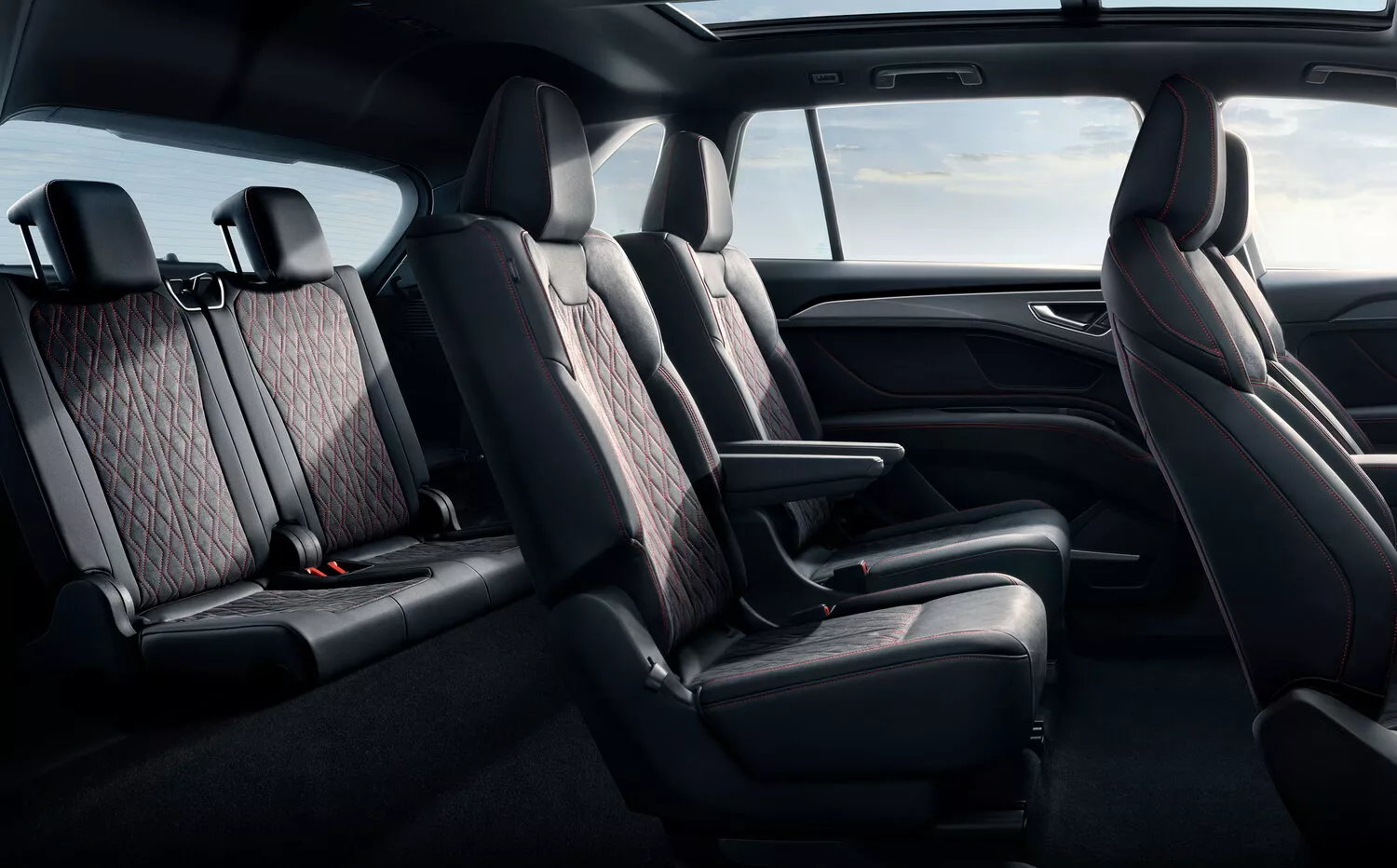 Фото салона сзади Audi Q5 e-tron   2022 -  2024 
                                            