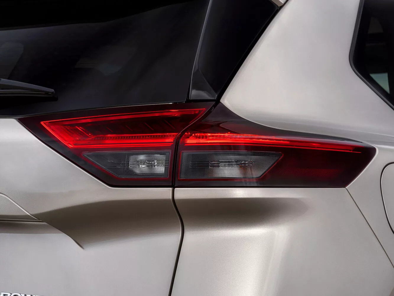 Фото задних фонорей Nissan X-Trail  IV 2021 -  2024 
                                            