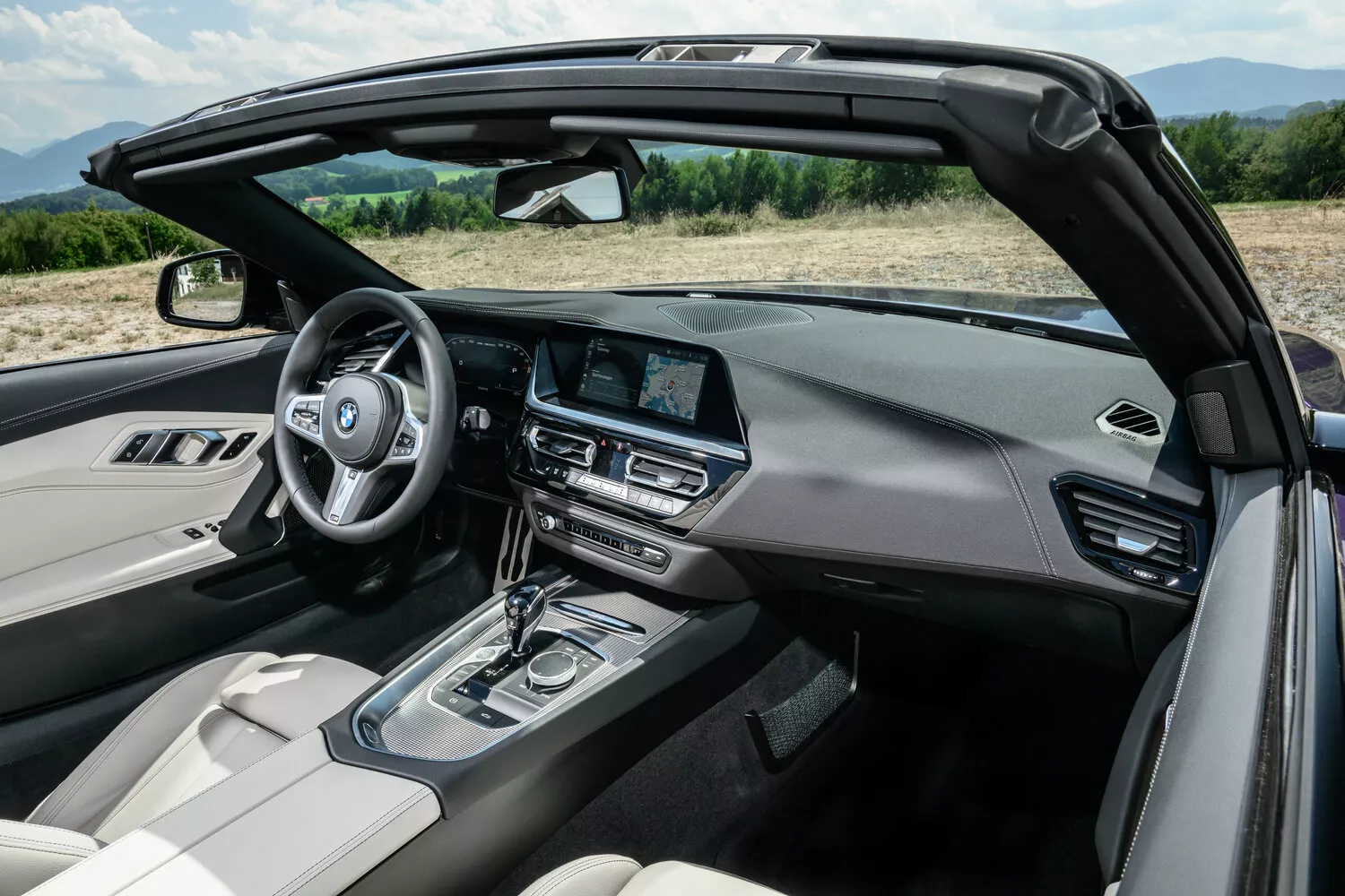 Фото салона спереди BMW Z4  III (G29) Рестайлинг 2022 -  2024 
                                            