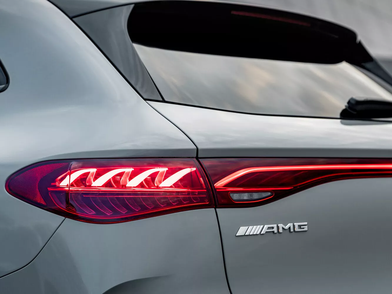 Фото задних фонорей Mercedes-Benz EQE SUV AMG   2022 -  2024 
                                            