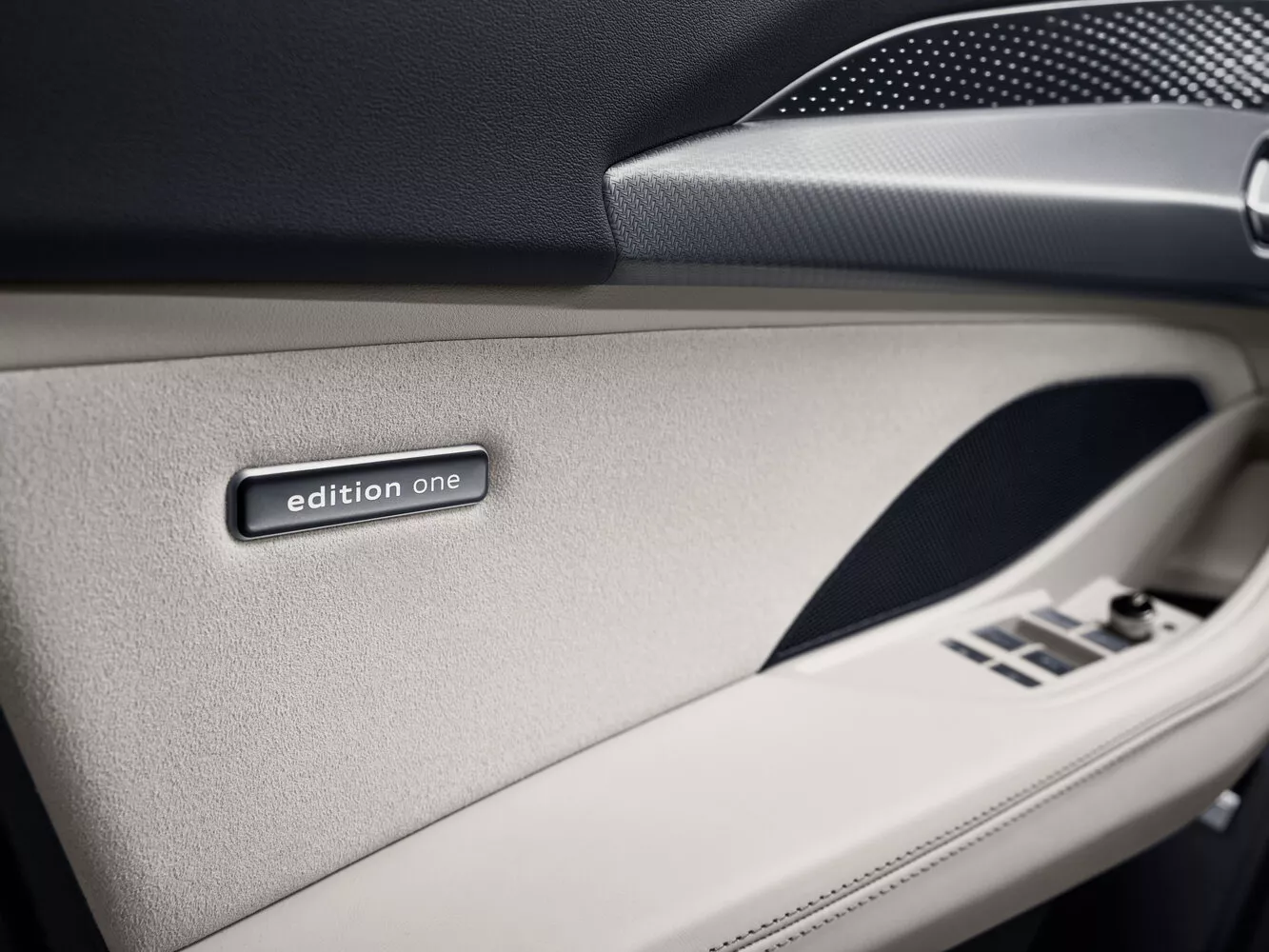 Фото двери Audi Q6   2022 -  2024 
                                            