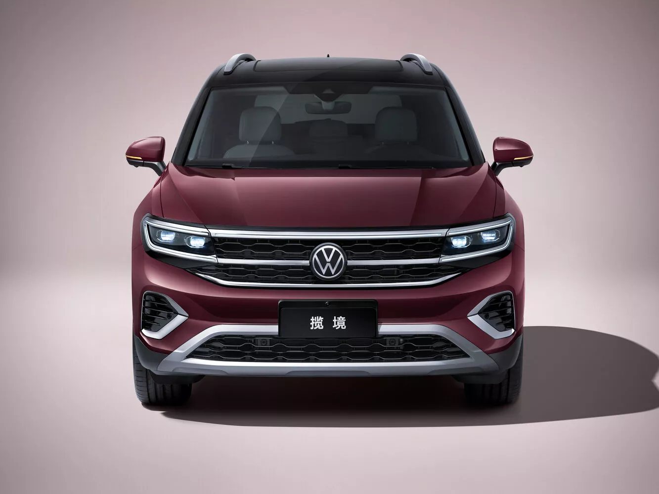 Фото спереди Volkswagen Talagon   2021 -  2024 
                                            