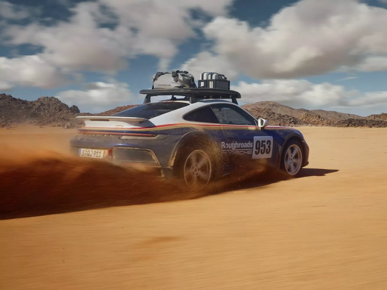 Фото с разворота сзади Porsche 911 Dakar VIII (992) 2018 -  2024 
                                            