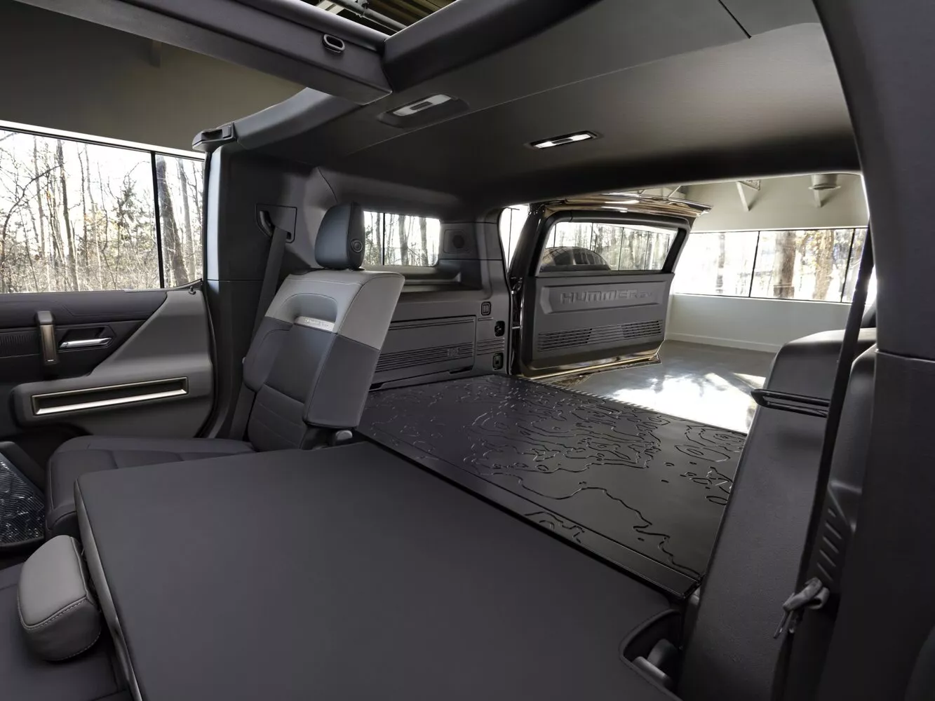 Фото багажника GMC Hummer EV   2021 -  2024 
                                            