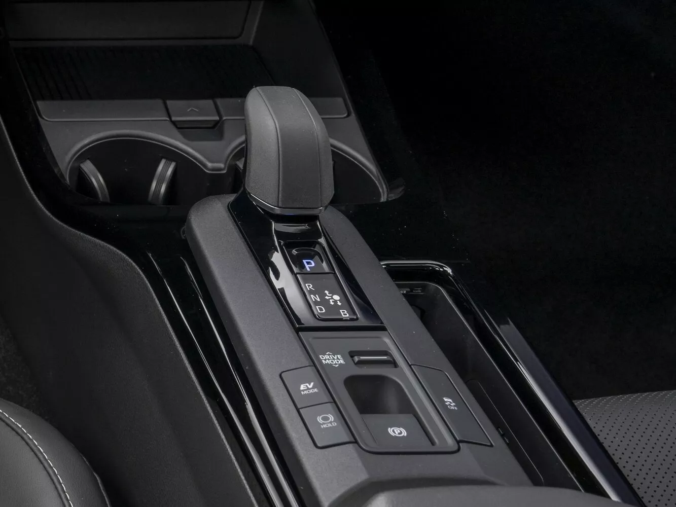 Фото коробки передач Toyota Prius  V (XW60) 2023 -  2024 
                                            