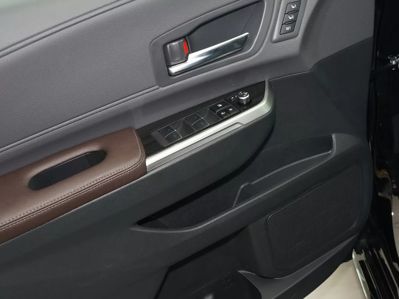 Фото двери Toyota Granvia  III 2021 -  2024 
                                            