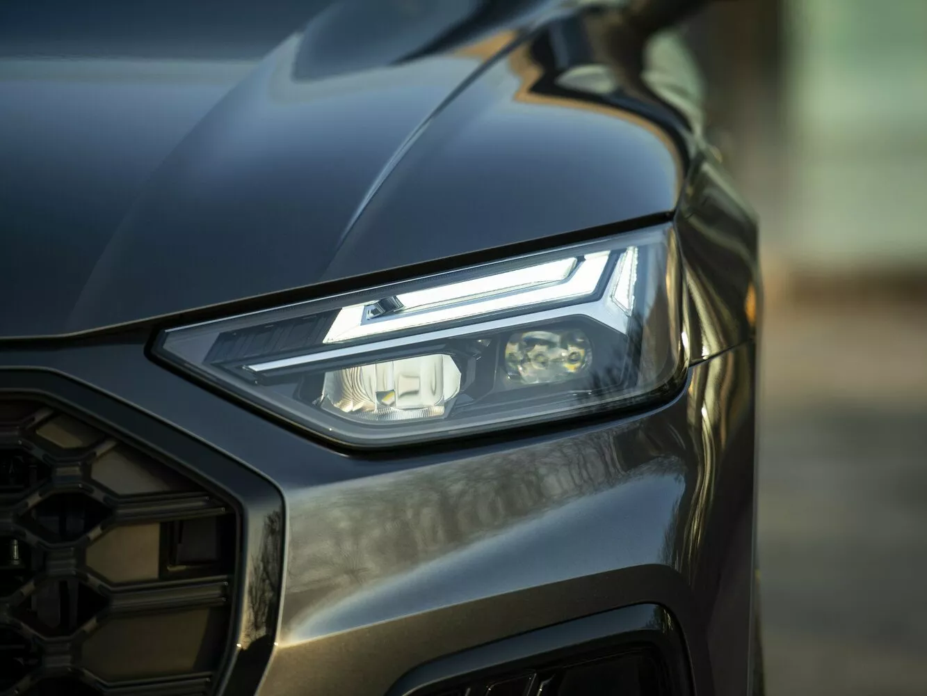 Фото передних фар Audi Q5 L II (FY) Рестайлинг 2020 -  2024 
                                            