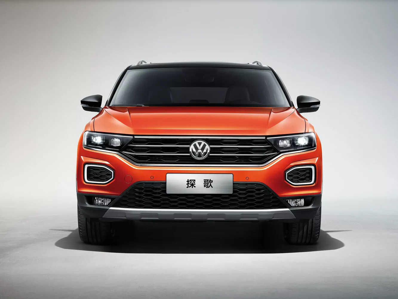 Фото спереди Volkswagen T-Roc  I (China Market) 2018 -  2024 
                                            