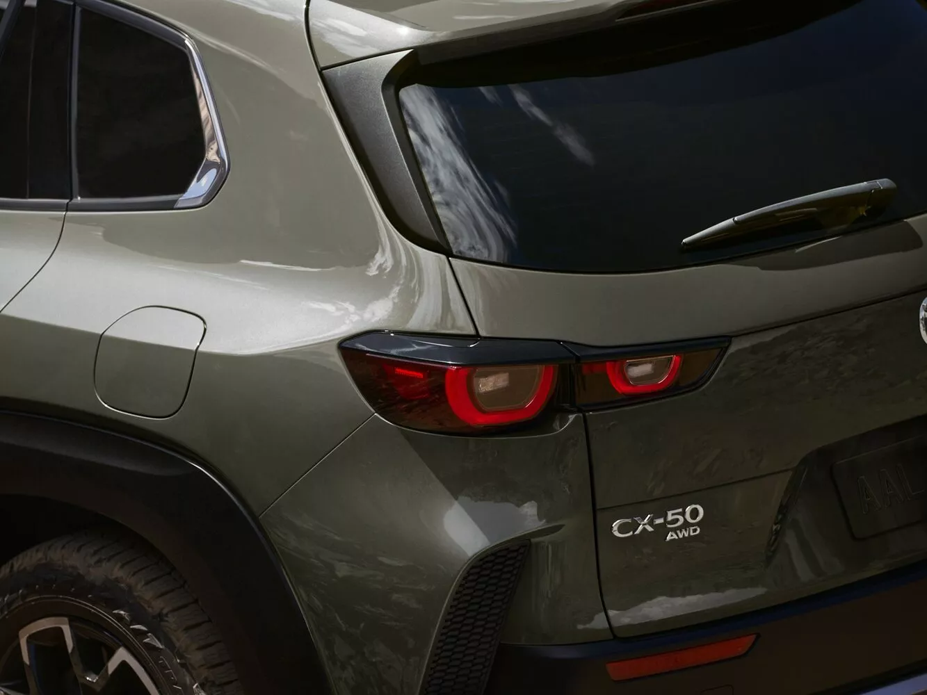 Фото задних фонорей Mazda CX-50   2022 -  2024 
                                            
